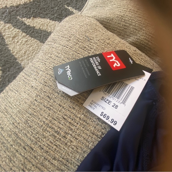 TYR Women's Durafast Elite Solid Maxfit Swimsuit - Picture 10 of 16